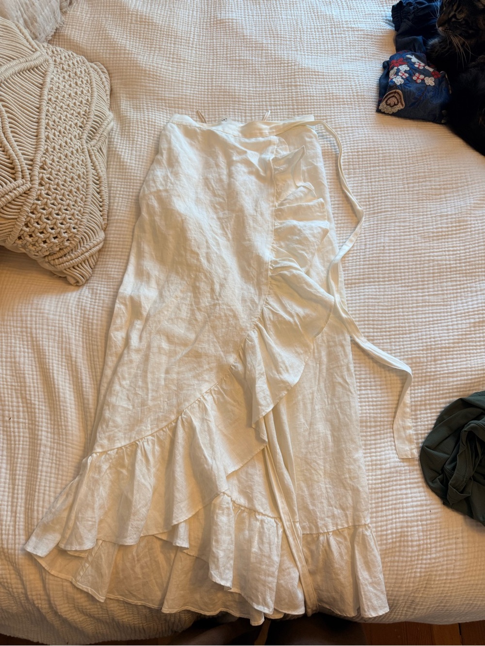 ARITZIA Women's Cream Ruffle Wrap Skirt